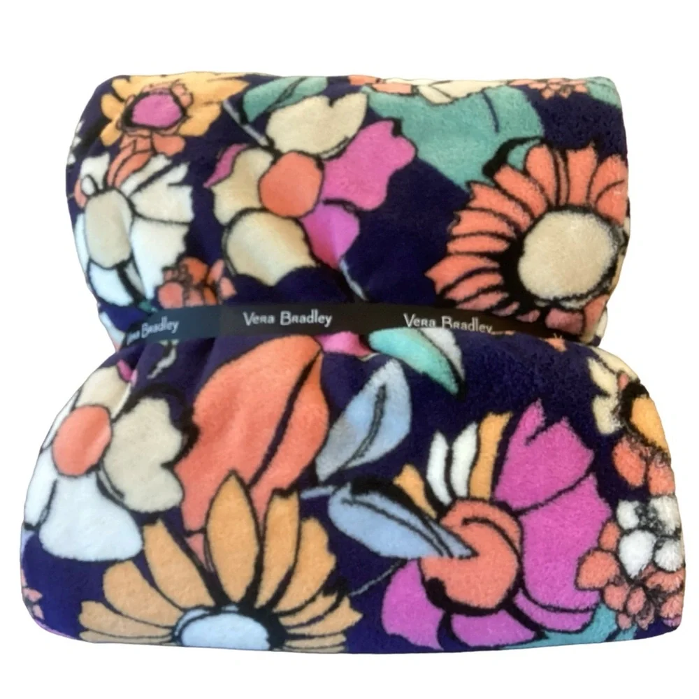 🌸 Vera Bradley NWT  50”x80 Throw Blanket